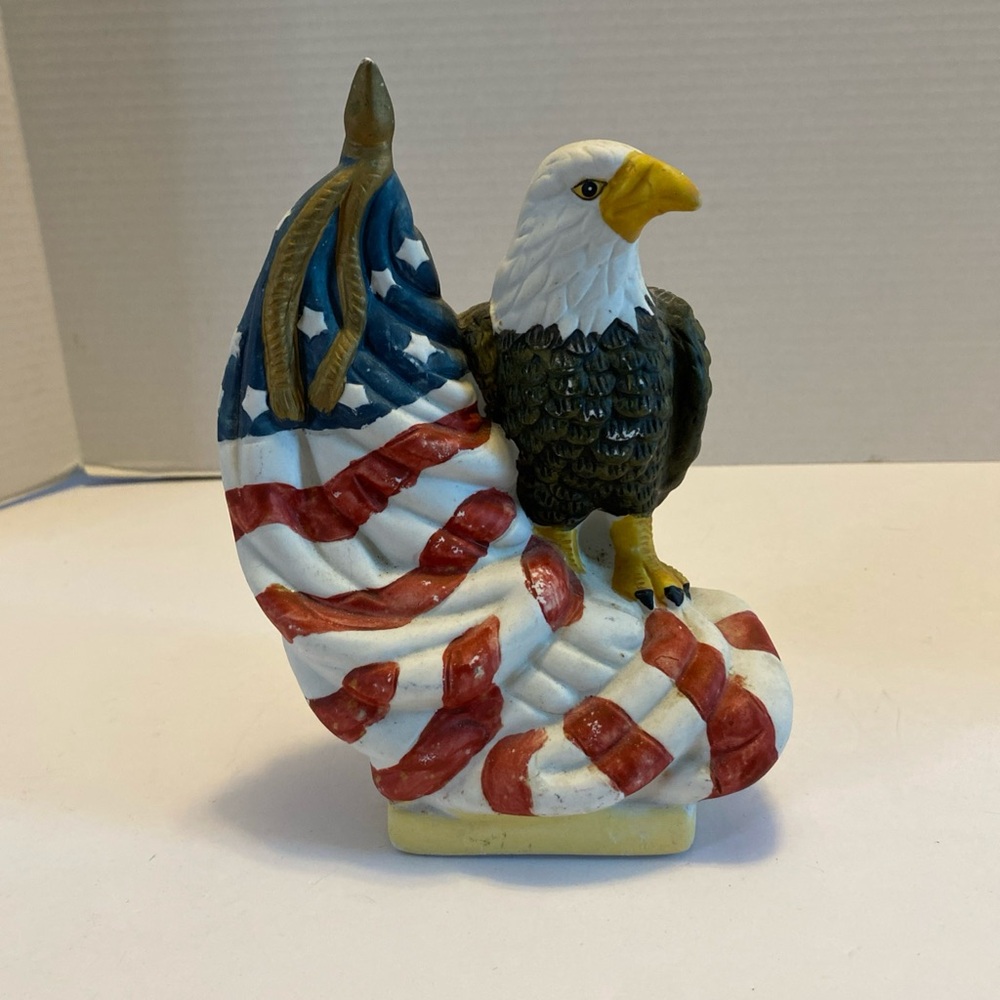 Liberty Society COLLECTION Porcelain American Eagle With Flag Sculpture